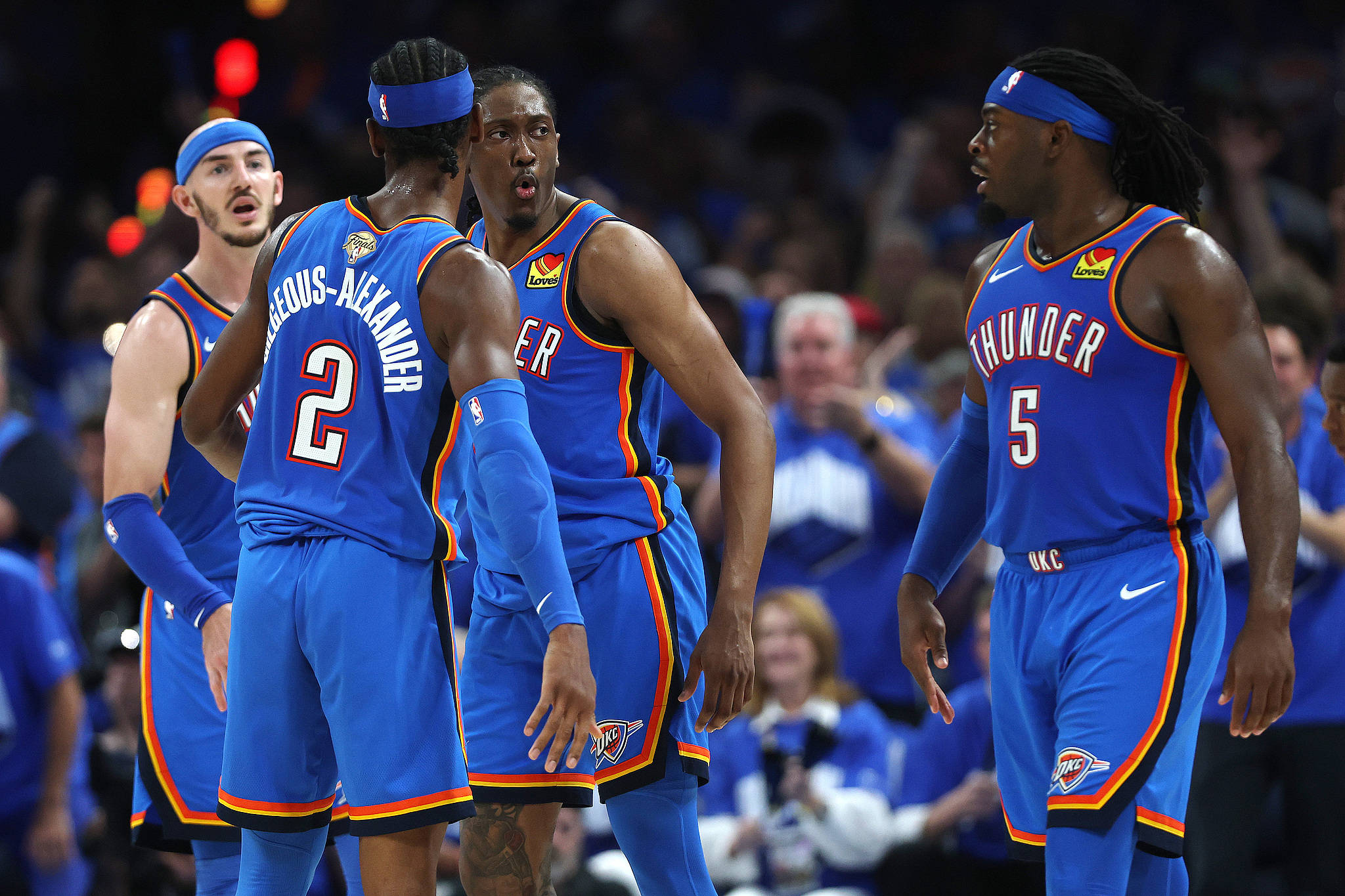 拜仁跟队：凯恩正在全力劝说格伊，希望他能选择加盟拜仁（拜仁随队记者：凯恩正全力游说格伊，盼其选择加盟拜仁）