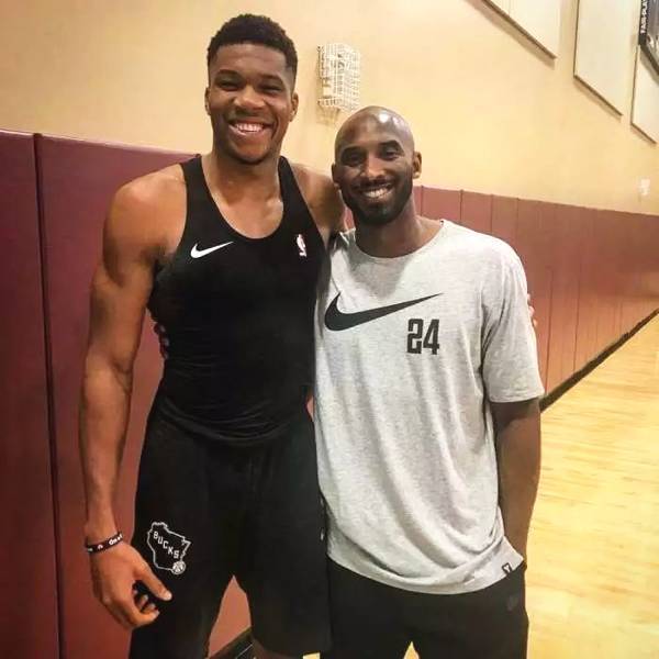 莱切vs维罗纳：班达、加洛首发，加利亚尔迪尼、焦瓦内出战（莱切战维罗纳：班达、加洛先发，加利亚尔迪尼与焦瓦内登场）