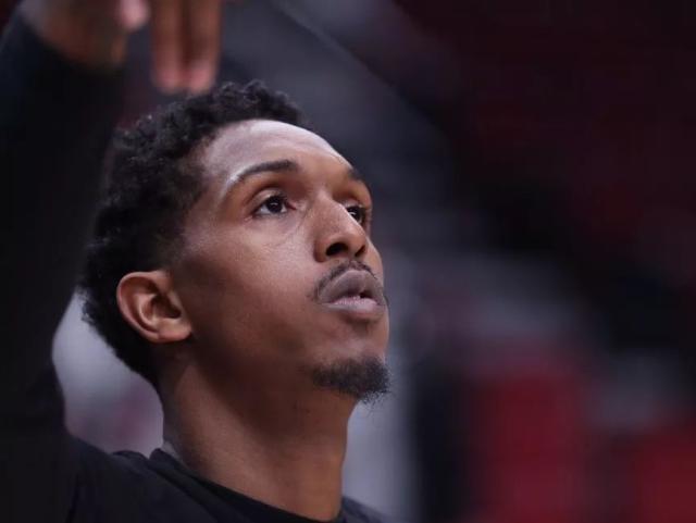 科隆vs法兰克福：卡明斯基、侯赛因巴希奇首发，格策、堂安律出战（科隆迎战法兰克福：卡明斯基、侯赛因巴希奇首发，格策与堂安律登场）