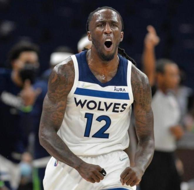 首节哑火随后迅速调整，里夫斯背靠背两战轰下80分（首节低迷迅速回暖，里夫斯背靠背两场砍下80分）