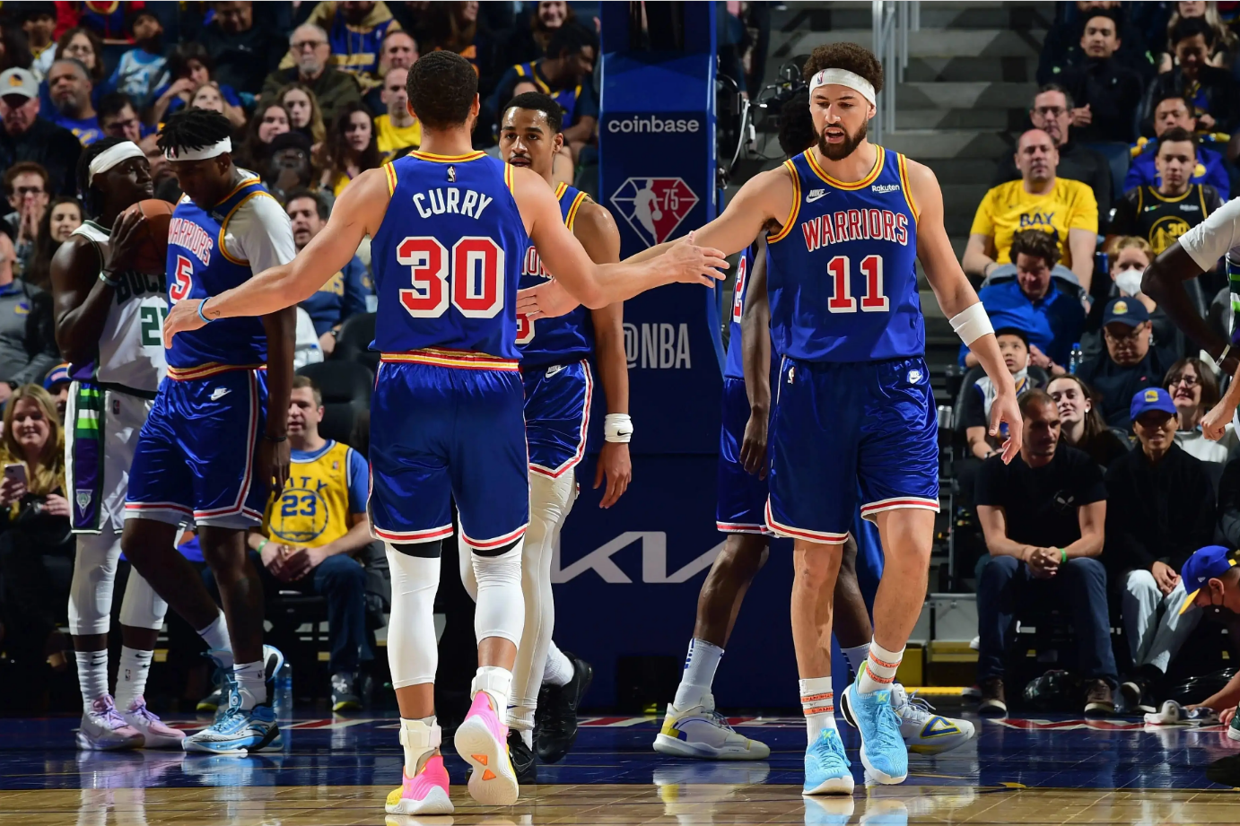 火爆，辽超总决赛大连队vs本溪队共有55678名观众观战（辽超总决赛热度爆表：大连战本溪，55678名球迷到场见证）