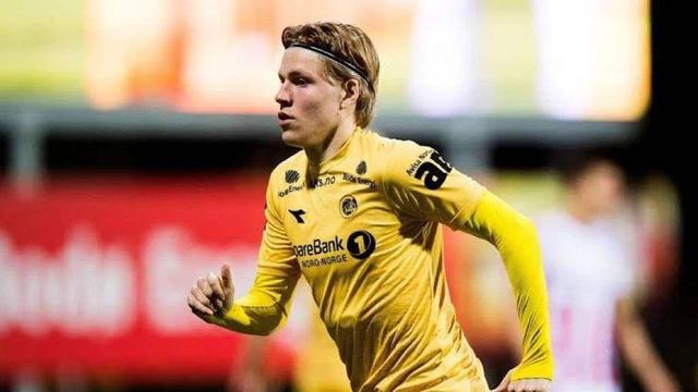 起伏太大！凤凰首节36分&第二节仅得12分，半场落后4分（凤凰状态过山车：首节36分、次节仅12分，半场落后4分）