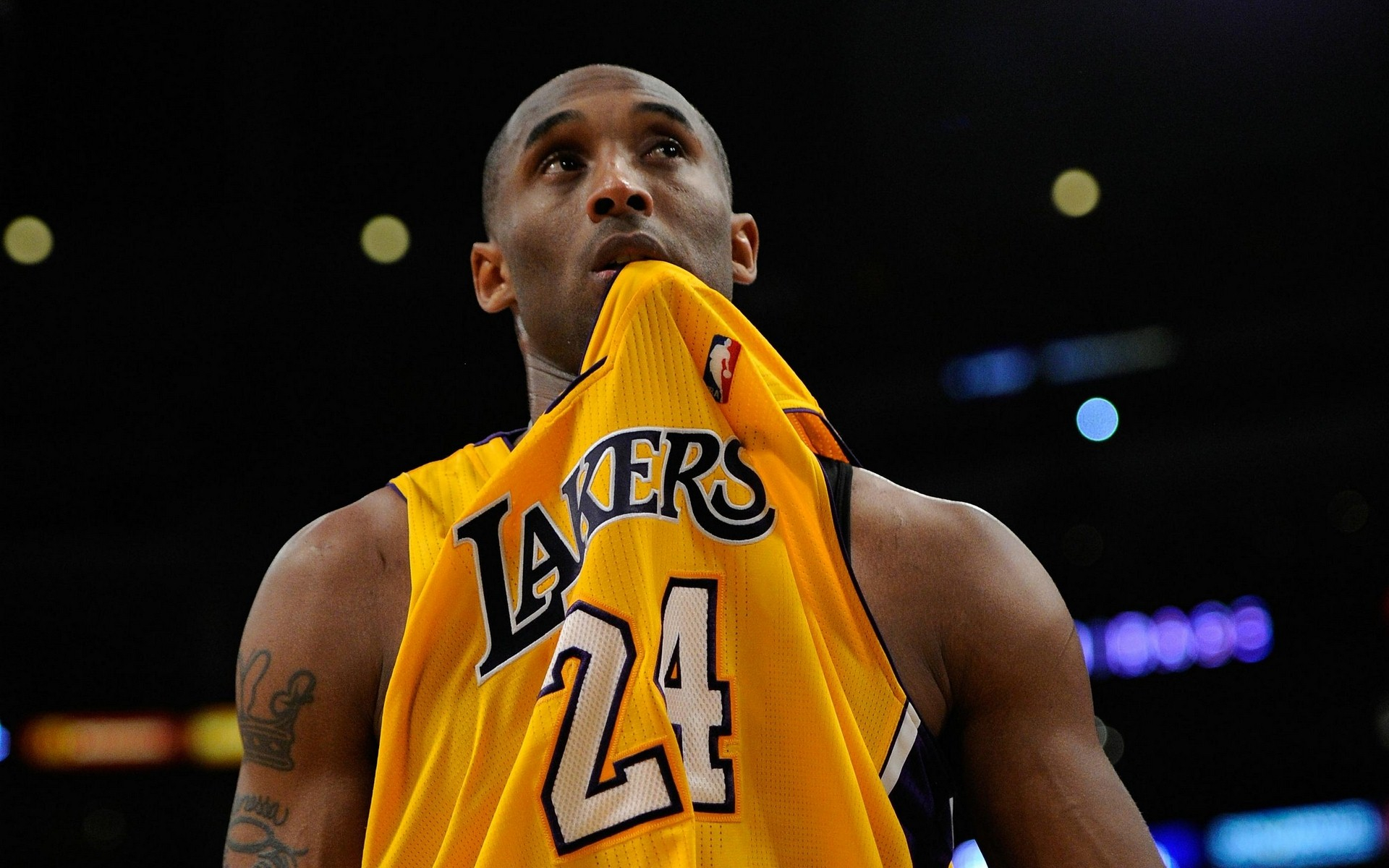 英媒：曼联计划明夏补强中场，安德森和巴莱巴成为候选目标（英媒称曼联拟于明夏强化中场，安德森与巴莱巴列入引援名单）