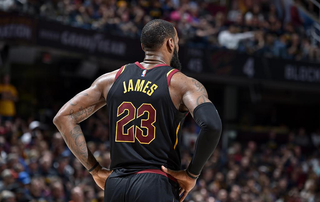 杨一鸣发文总结本赛季，动态中有多张与老东家成都交锋的画面（杨一鸣发文回顾赛季，晒多张对阵老东家成都的画面）