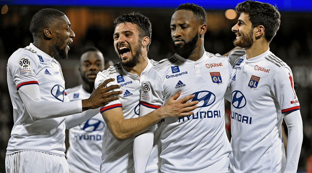 马特乌斯：我和马拉多纳就像梅西和C罗，但我们场外相处更多（马特乌斯：我与马拉多纳如梅西与C罗，但私下互动更多）