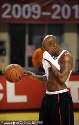 啦啦队风采展示：长沙勇胜啦啦队晒出新赛季首秀精彩瞬间（长沙勇胜啦啦队魅力绽放：新赛季首秀高光瞬间集锦）