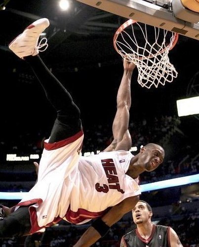 卡斯尔复出砍18分5篮板5助攻，助马刺赛季三杀鹈鹕（卡斯尔复出轰18+5+5，马刺本季三度击败鹈鹕）